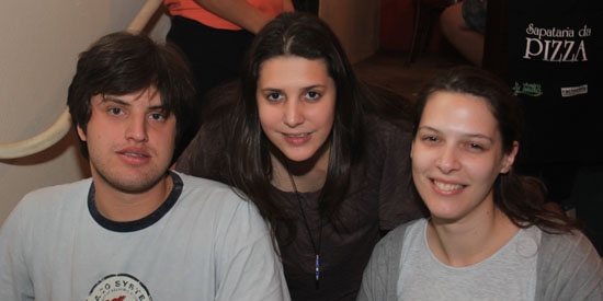 Erick Gesi, Isabela Cerbasi e Camila Spricigo esta semana na Sapataria da Pizza 